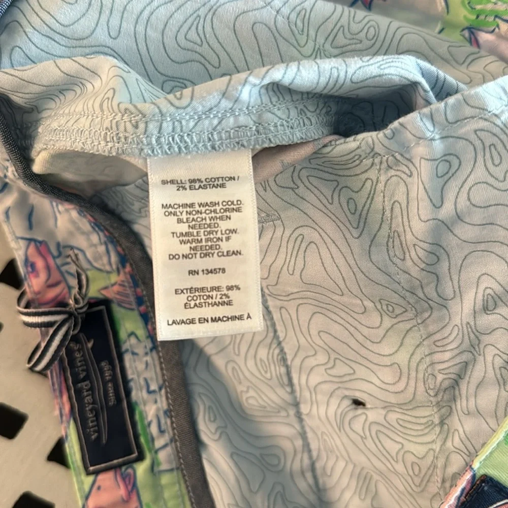 NWT Vineyard Vines Island Shorts | Fish & Conch Print | Waist 33 | 7" Inseam - Picture 5 of 5